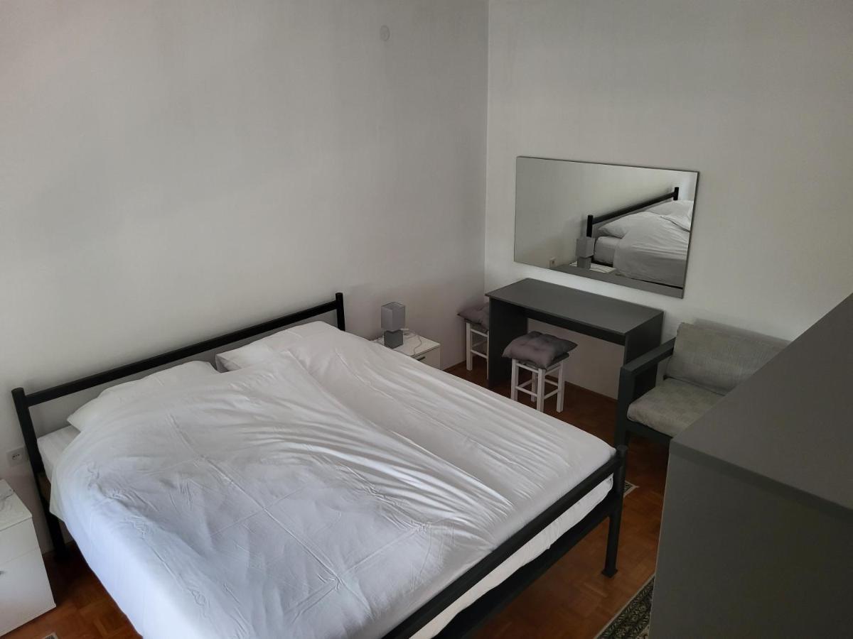 11 Ulica Drage Gervaisa Apartment ซริกเวนิซา ภายนอก รูปภาพ